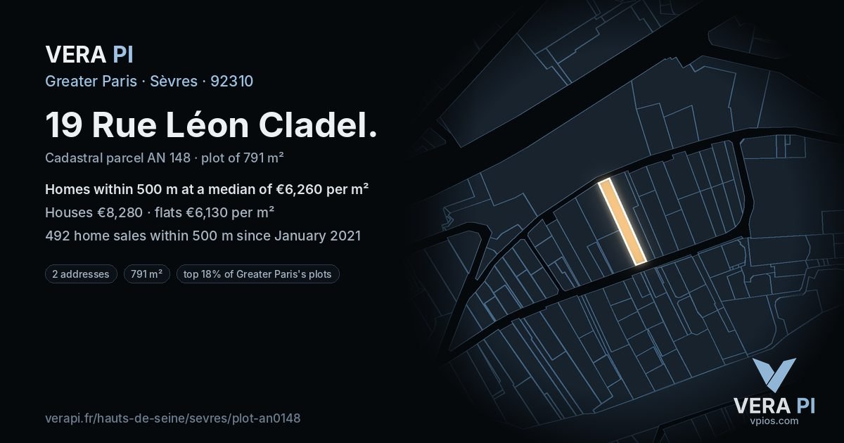 19 Rue Léon Cladel, Sèvres at night – the plot lit, the parcels around coloured by the prices near them