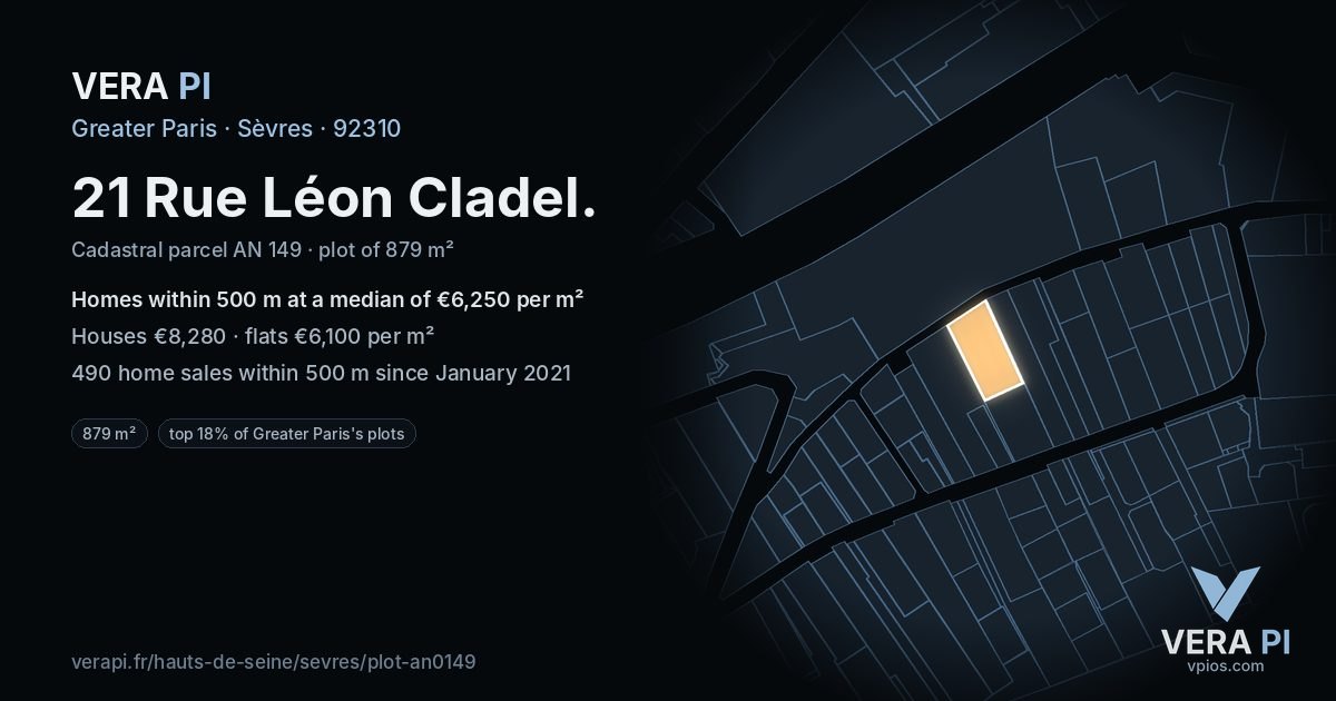 21 Rue Léon Cladel, Sèvres at night – the plot lit, the parcels around coloured by the prices near them