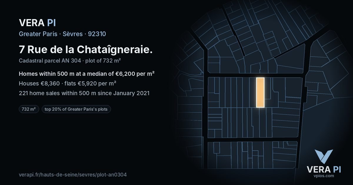 7 Rue de la Chataîgneraie, Sèvres at night – the plot lit, the parcels around coloured by the prices near them