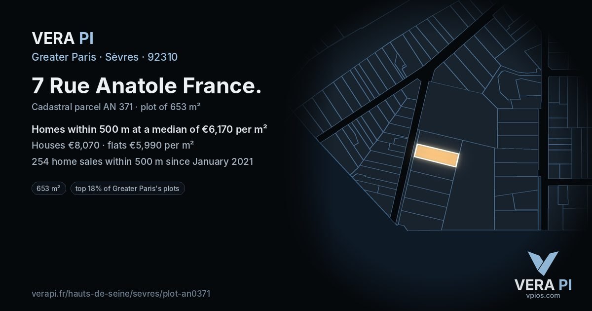 7 Rue Anatole France, Sèvres at night – the plot lit, the parcels around coloured by the prices near them