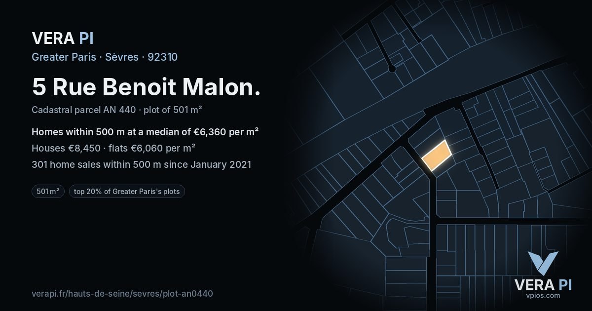 5 Rue Benoit Malon, Sèvres at night – the plot lit, the parcels around coloured by the prices near them