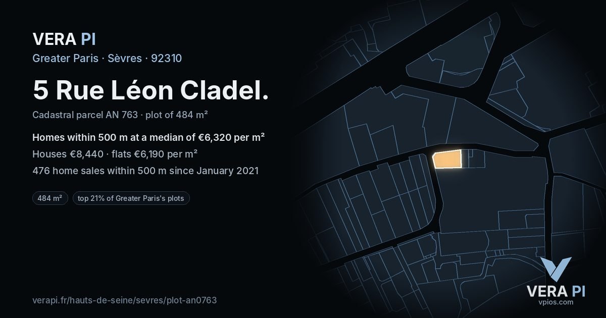 5 Rue Léon Cladel, Sèvres at night – the plot lit, the parcels around coloured by the prices near them