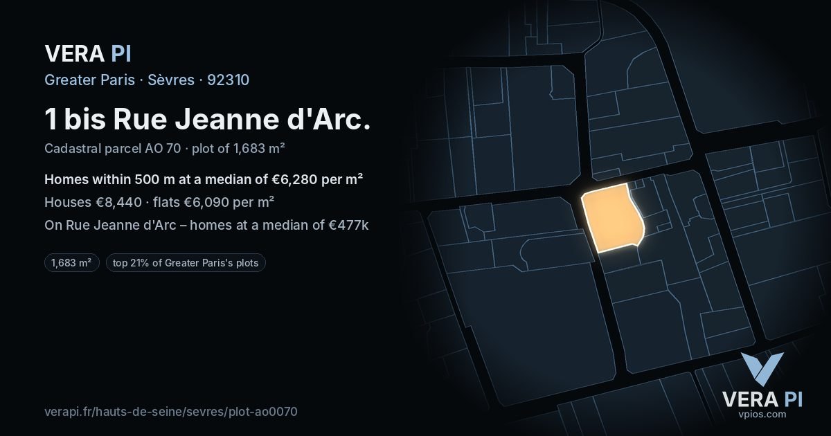 1 bis Rue Jeanne d'Arc, Sèvres at night – the plot lit, the parcels around coloured by the prices near them
