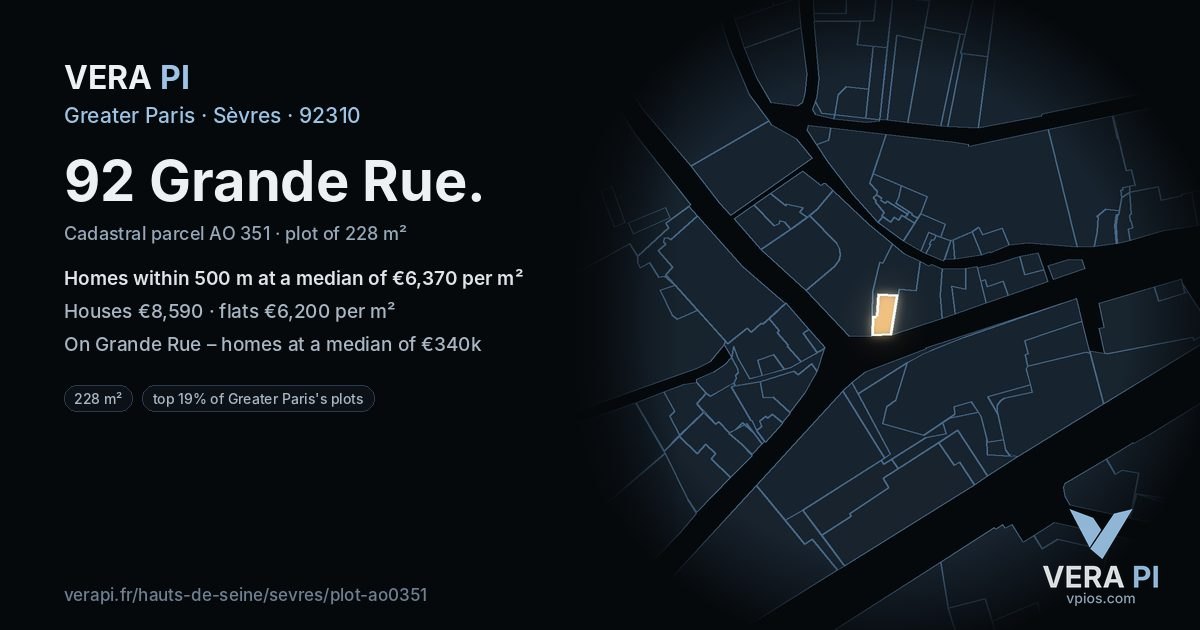 92 Grande Rue, Sèvres at night – the plot lit, the parcels around coloured by the prices near them