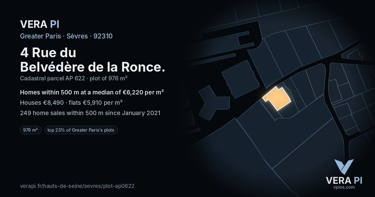 4 Rue du Belvédère de la Ronce, Sèvres at night – the plot lit, the parcels around coloured by the prices near them