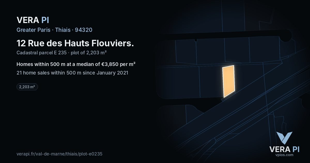 12 Rue des Hauts Flouviers, Thiais at night – the plot lit, the parcels around coloured by the prices near them