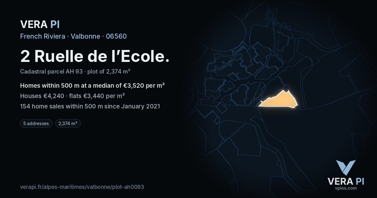 2 Ruelle de l’Ecole, Valbonne at night – the plot lit, the parcels around coloured by the prices near them