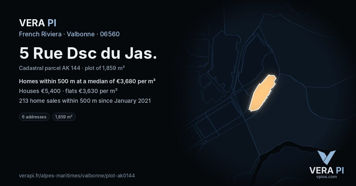 5 Rue Dsc du Jas, Valbonne at night – the plot lit, the parcels around coloured by the prices near them