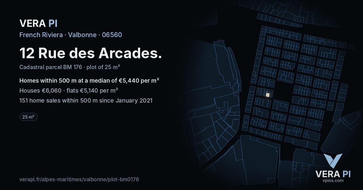 12 Rue des Arcades, Valbonne at night – the plot lit, the parcels around coloured by the prices near them