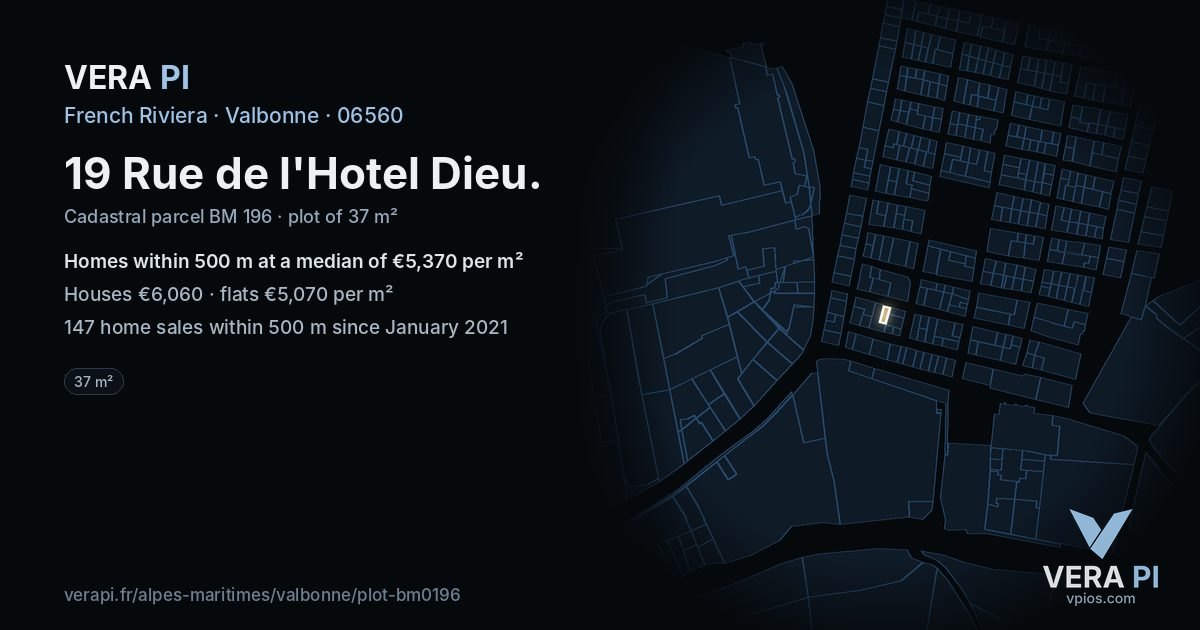 19 Rue de l'Hotel Dieu, Valbonne at night – the plot lit, the parcels around coloured by the prices near them