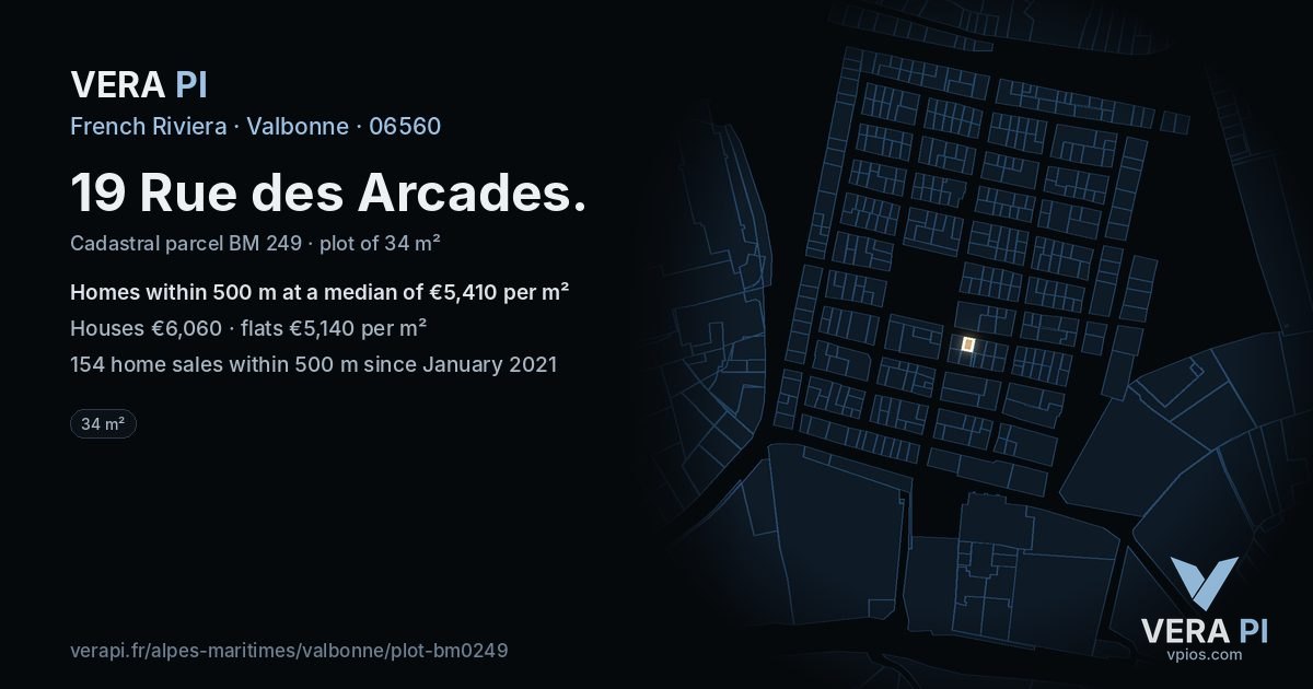 19 Rue des Arcades, Valbonne at night – the plot lit, the parcels around coloured by the prices near them