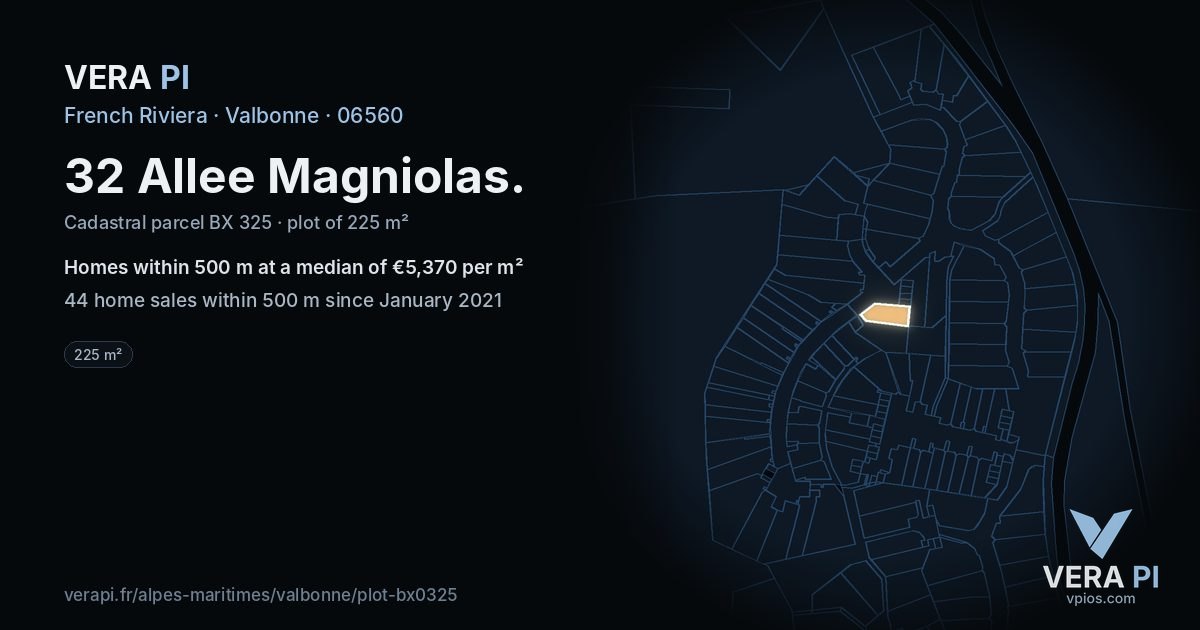32 Allee Magniolas, Valbonne at night – the plot lit, the parcels around coloured by the prices near them