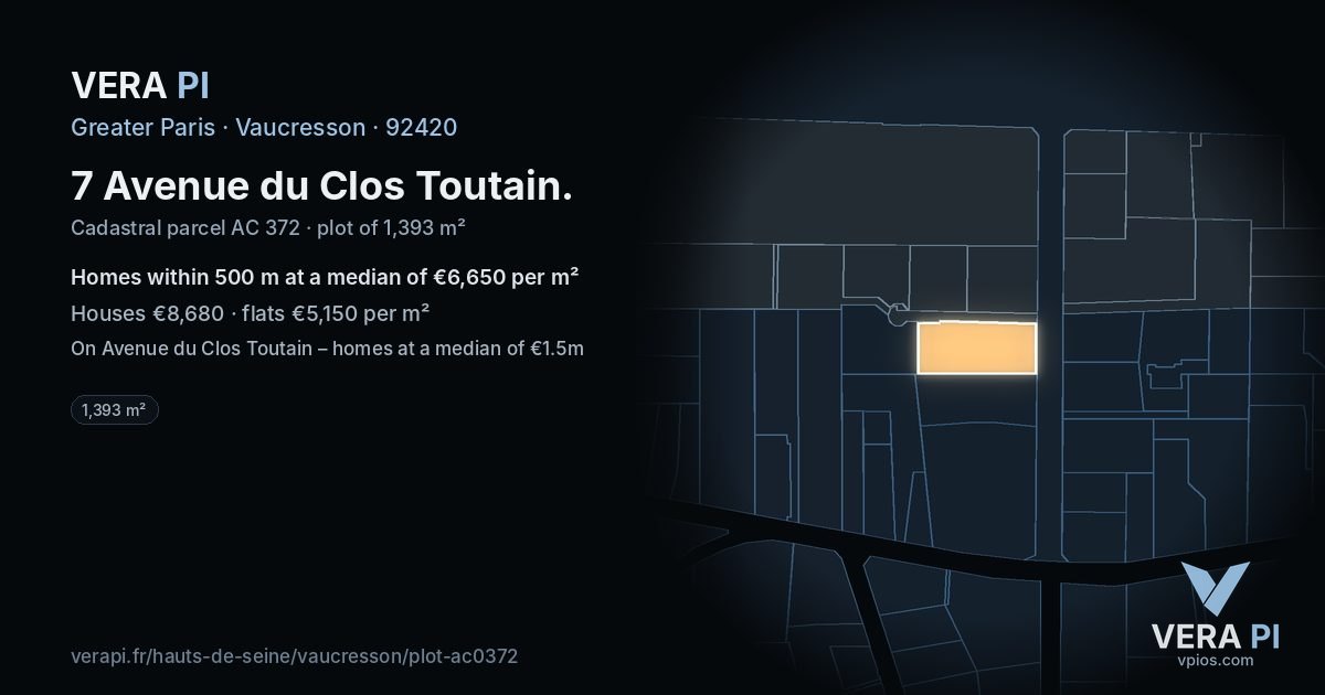 7 Avenue du Clos Toutain, Vaucresson at night – the plot lit, the parcels around coloured by the prices near them
