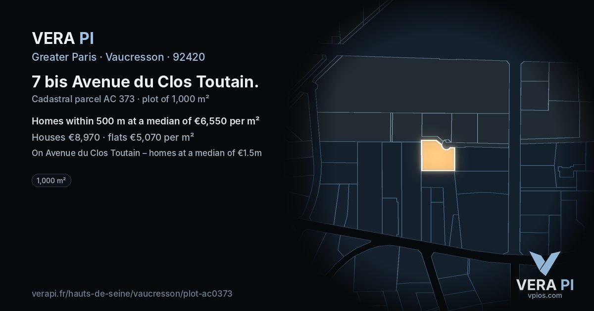 7 bis Avenue du Clos Toutain, Vaucresson at night – the plot lit, the parcels around coloured by the prices near them