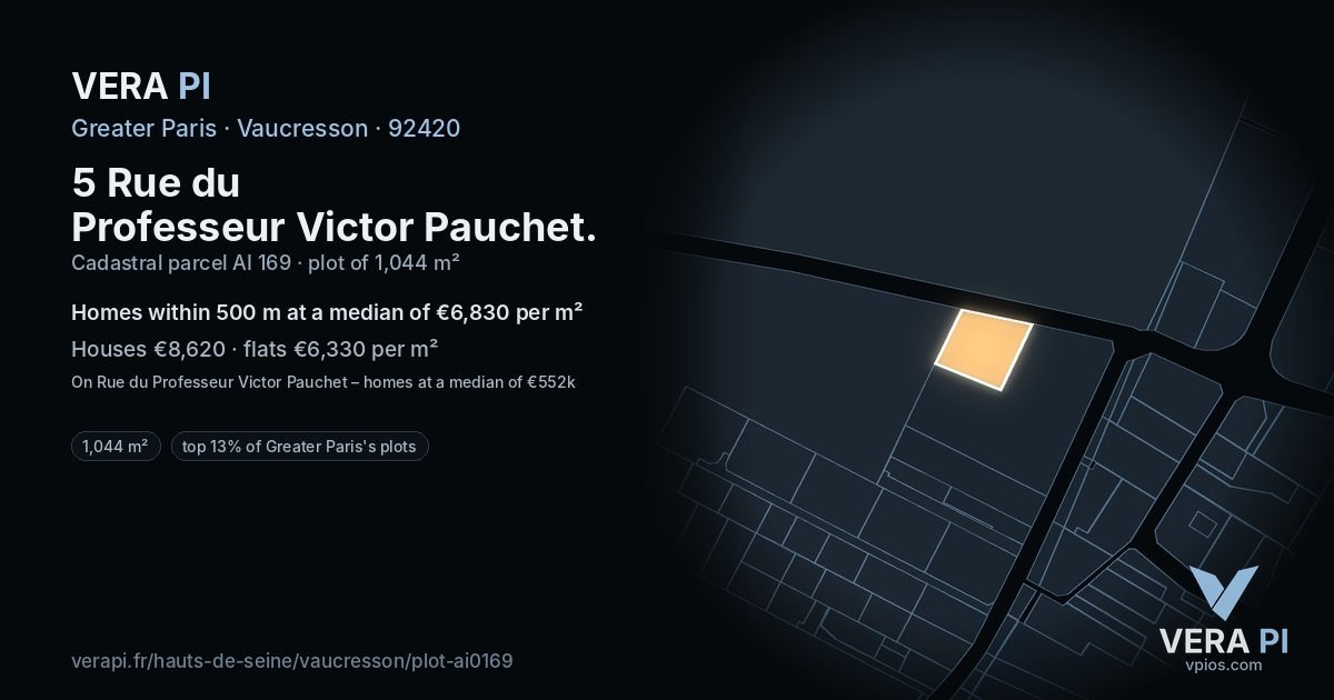 5 Rue du Professeur Victor Pauchet, Vaucresson at night – the plot lit, the parcels around coloured by the prices near them