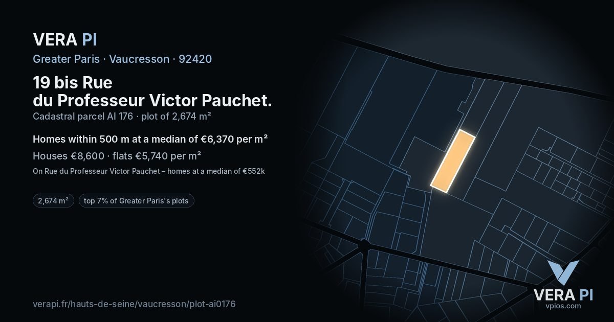 19 bis Rue du Professeur Victor Pauchet, Vaucresson at night – the plot lit, the parcels around coloured by the prices near them