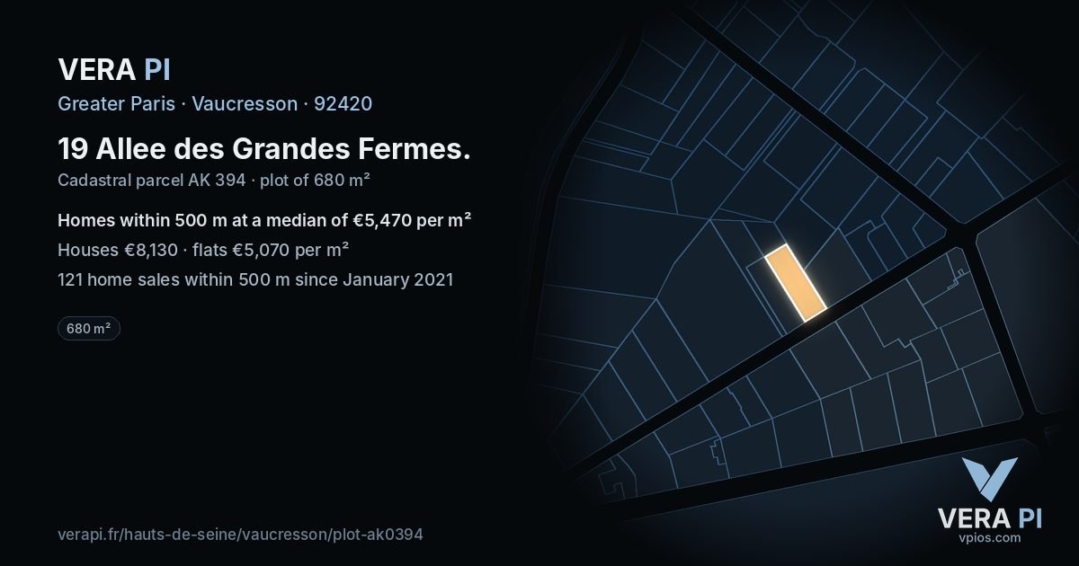 19 Allee des Grandes Fermes, Vaucresson at night – the plot lit, the parcels around coloured by the prices near them
