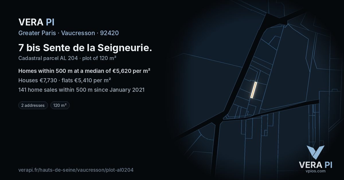 7 bis Sente de la Seigneurie, Vaucresson at night – the plot lit, the parcels around coloured by the prices near them