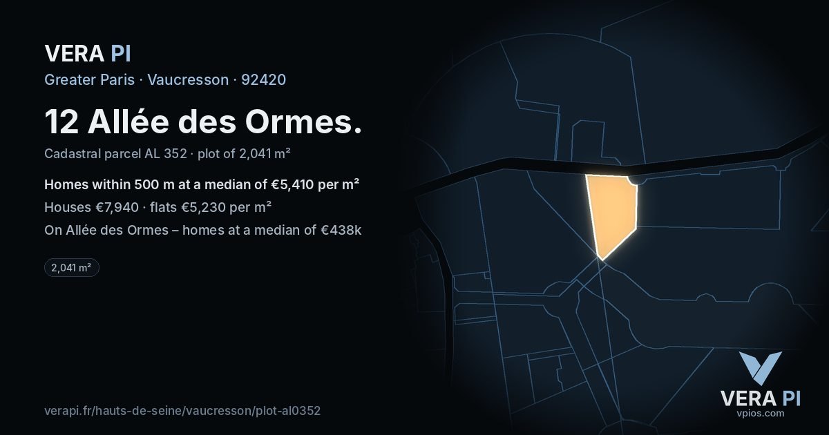 12 Allée des Ormes, Vaucresson at night – the plot lit, the parcels around coloured by the prices near them