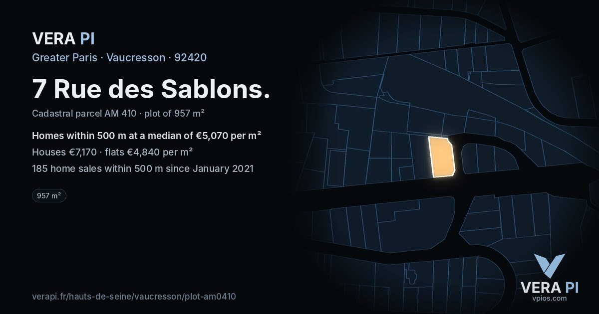 7 Rue des Sablons, Vaucresson at night – the plot lit, the parcels around coloured by the prices near them