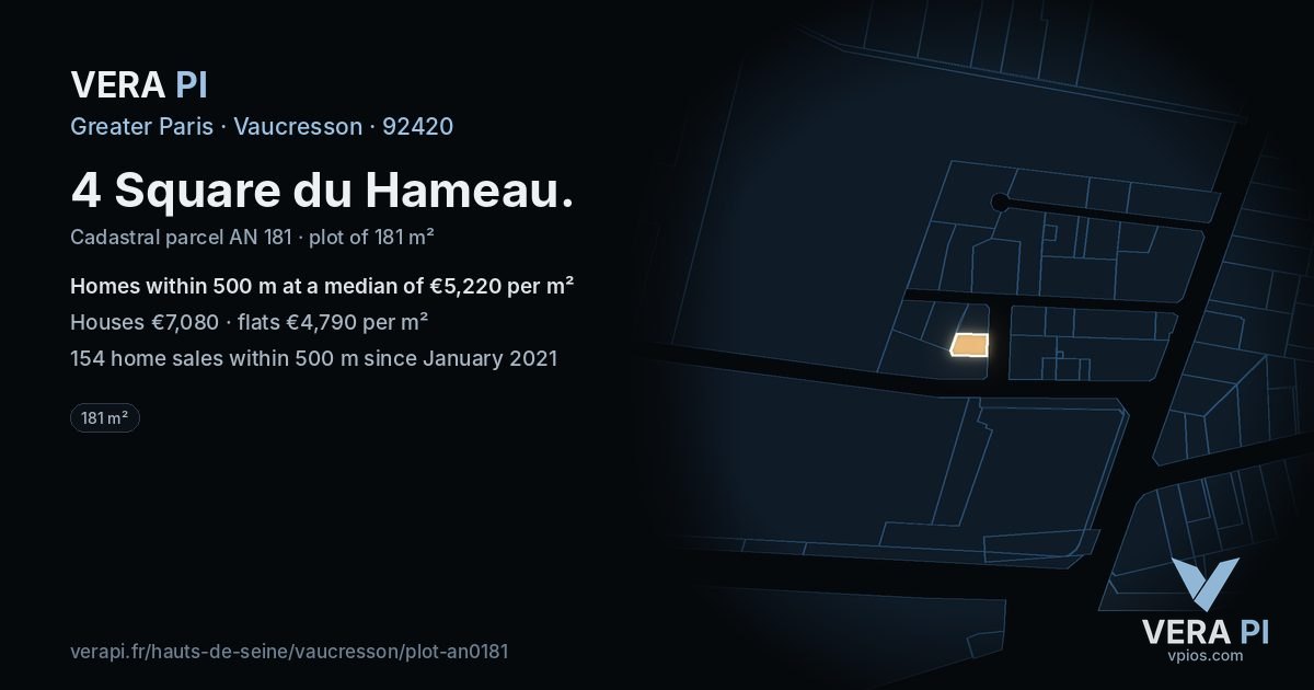 4 Square du Hameau, Vaucresson at night – the plot lit, the parcels around coloured by the prices near them