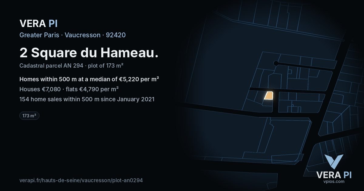 2 Square du Hameau, Vaucresson at night – the plot lit, the parcels around coloured by the prices near them