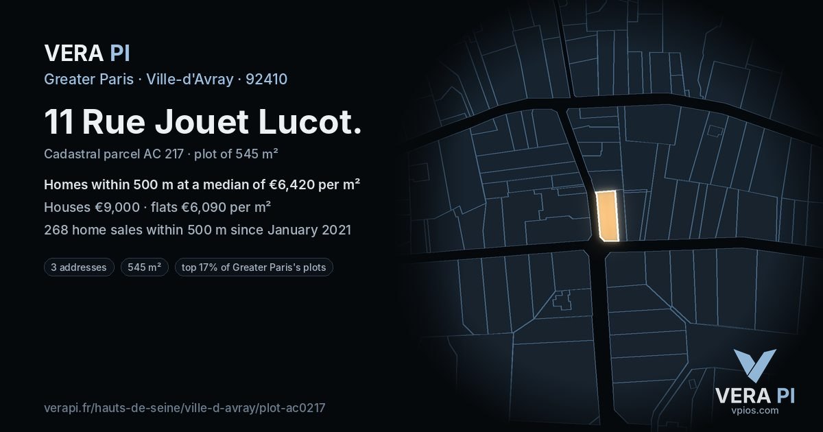11 Rue Jouet Lucot, Ville-d'Avray at night – the plot lit, the parcels around coloured by the prices near them