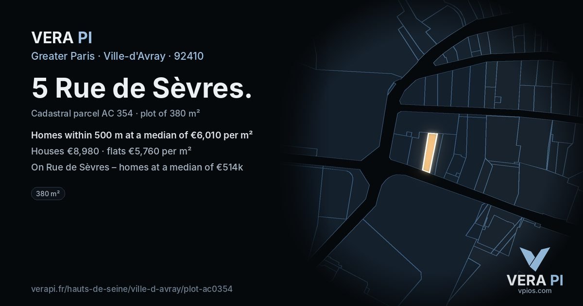 5 Rue de Sèvres, Ville-d'Avray at night – the plot lit, the parcels around coloured by the prices near them