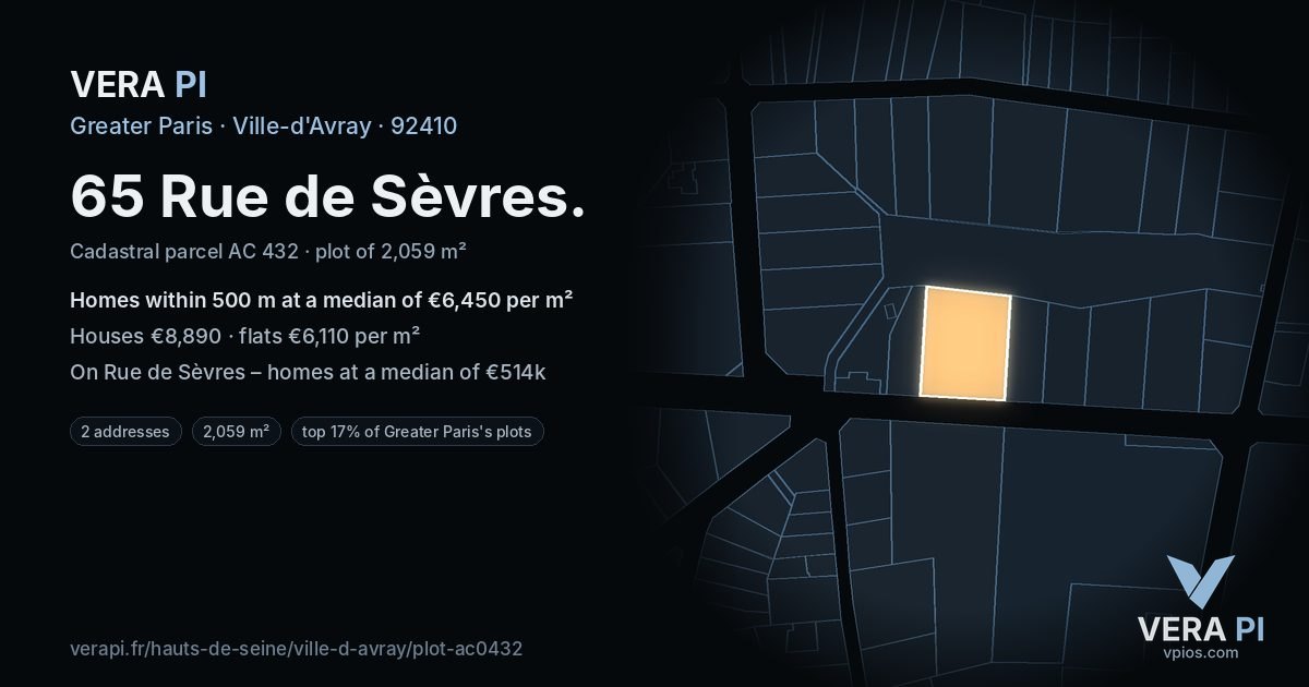 65 Rue de Sèvres, Ville-d'Avray at night – the plot lit, the parcels around coloured by the prices near them