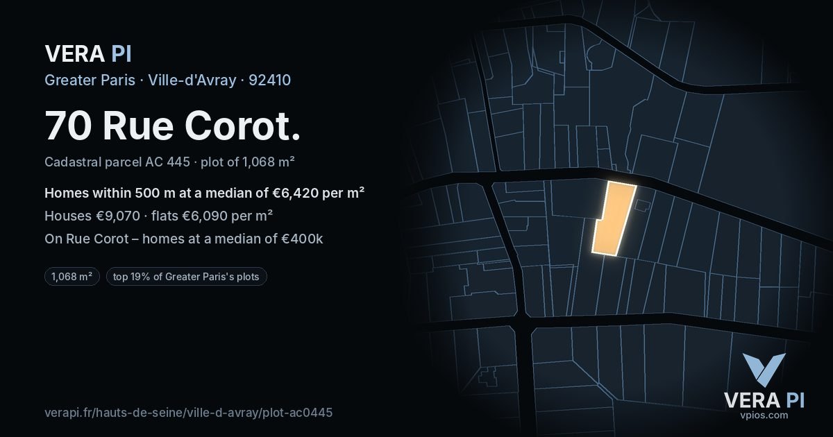 70 Rue Corot, Ville-d'Avray at night – the plot lit, the parcels around coloured by the prices near them