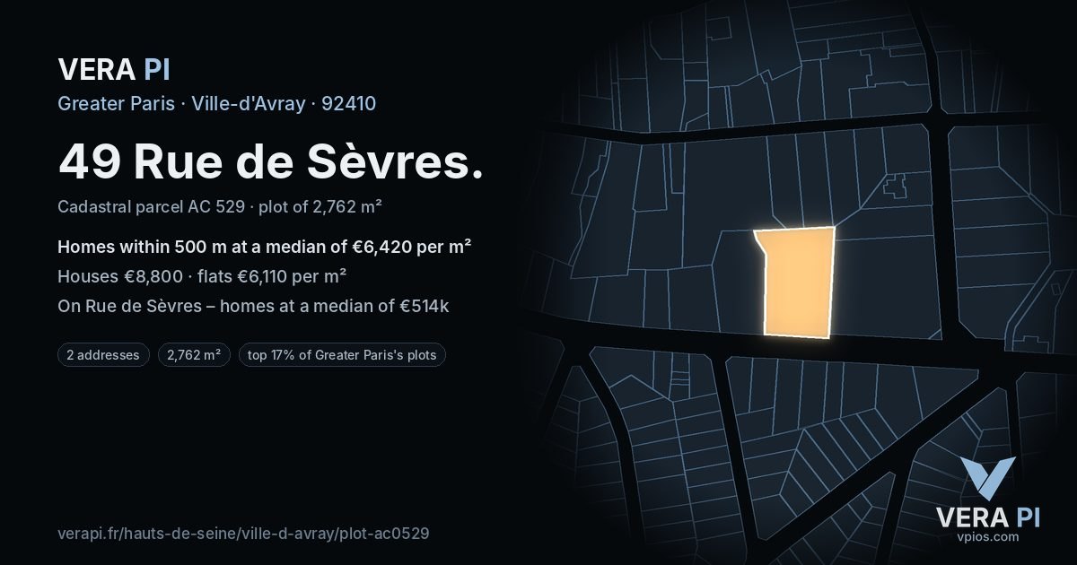49 Rue de Sèvres, Ville-d'Avray at night – the plot lit, the parcels around coloured by the prices near them