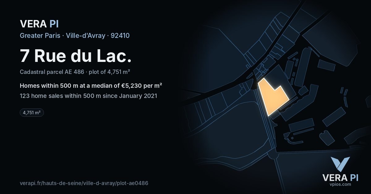 7 Rue du Lac, Ville-d'Avray at night – the plot lit, the parcels around coloured by the prices near them