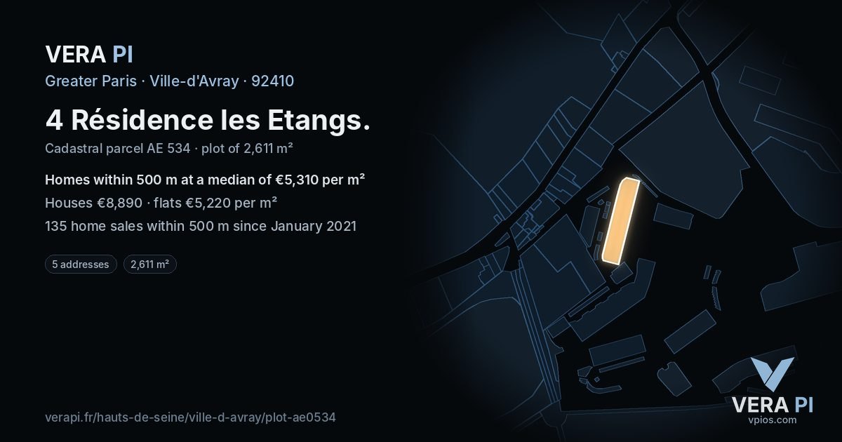 4 Résidence les Etangs, Ville-d'Avray at night – the plot lit, the parcels around coloured by the prices near them