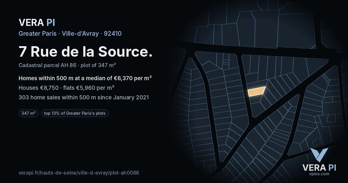 7 Rue de la Source, Ville-d'Avray at night – the plot lit, the parcels around coloured by the prices near them