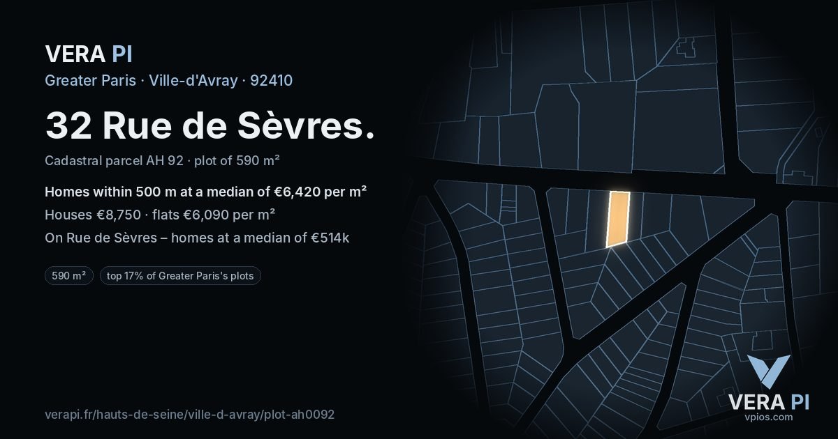 32 Rue de Sèvres, Ville-d'Avray at night – the plot lit, the parcels around coloured by the prices near them