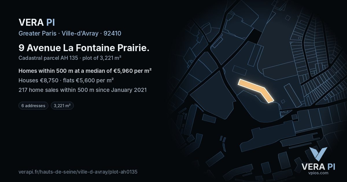 9 Avenue La Fontaine Prairie, Ville-d'Avray at night – the plot lit, the parcels around coloured by the prices near them