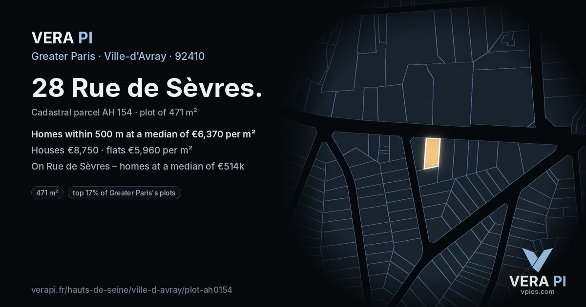 28 Rue de Sèvres, Ville-d'Avray at night – the plot lit, the parcels around coloured by the prices near them