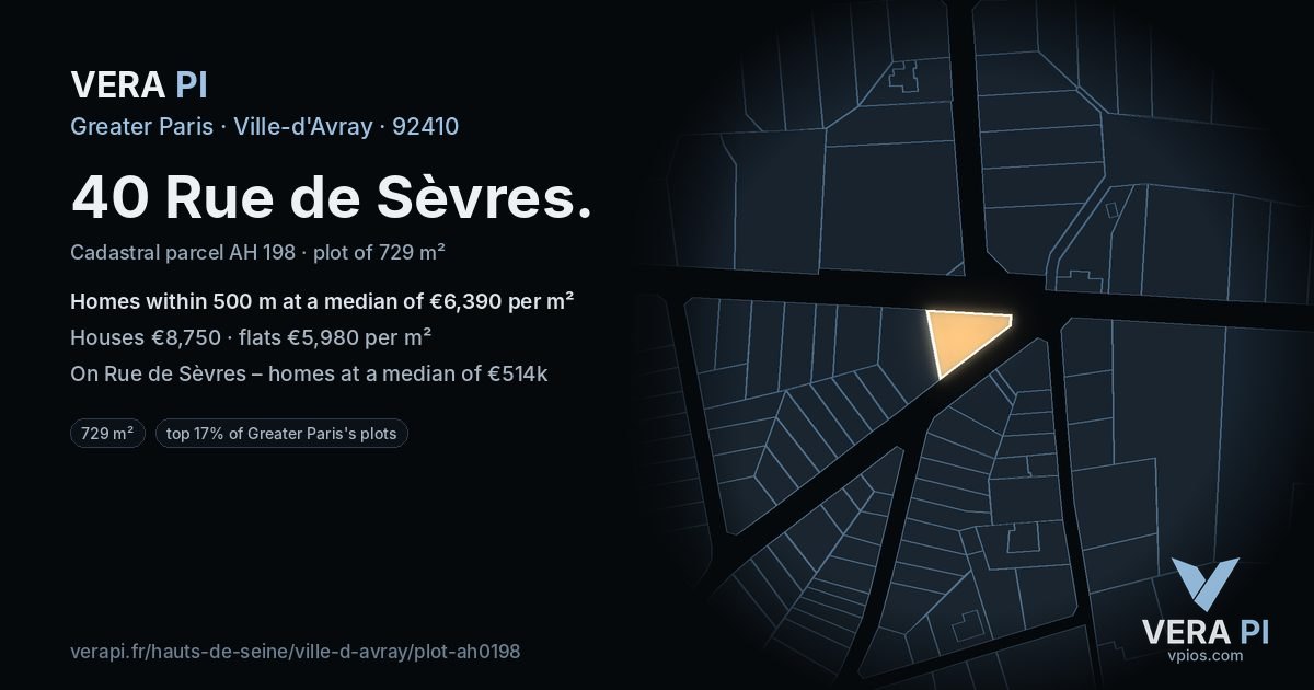 40 Rue de Sèvres, Ville-d'Avray at night – the plot lit, the parcels around coloured by the prices near them