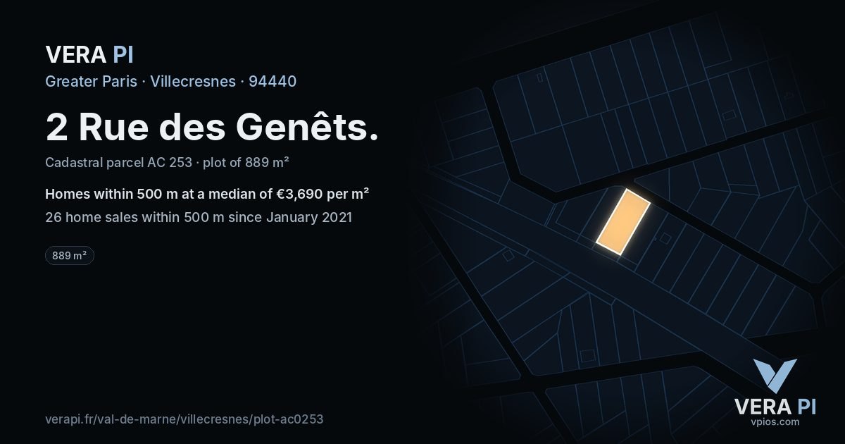 2 Rue des Genêts, Villecresnes at night – the plot lit, the parcels around coloured by the prices near them