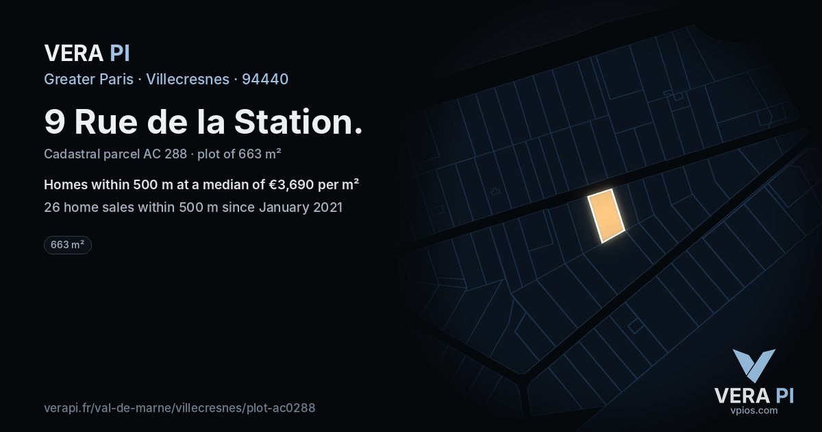 9 Rue de la Station, Villecresnes at night – the plot lit, the parcels around coloured by the prices near them