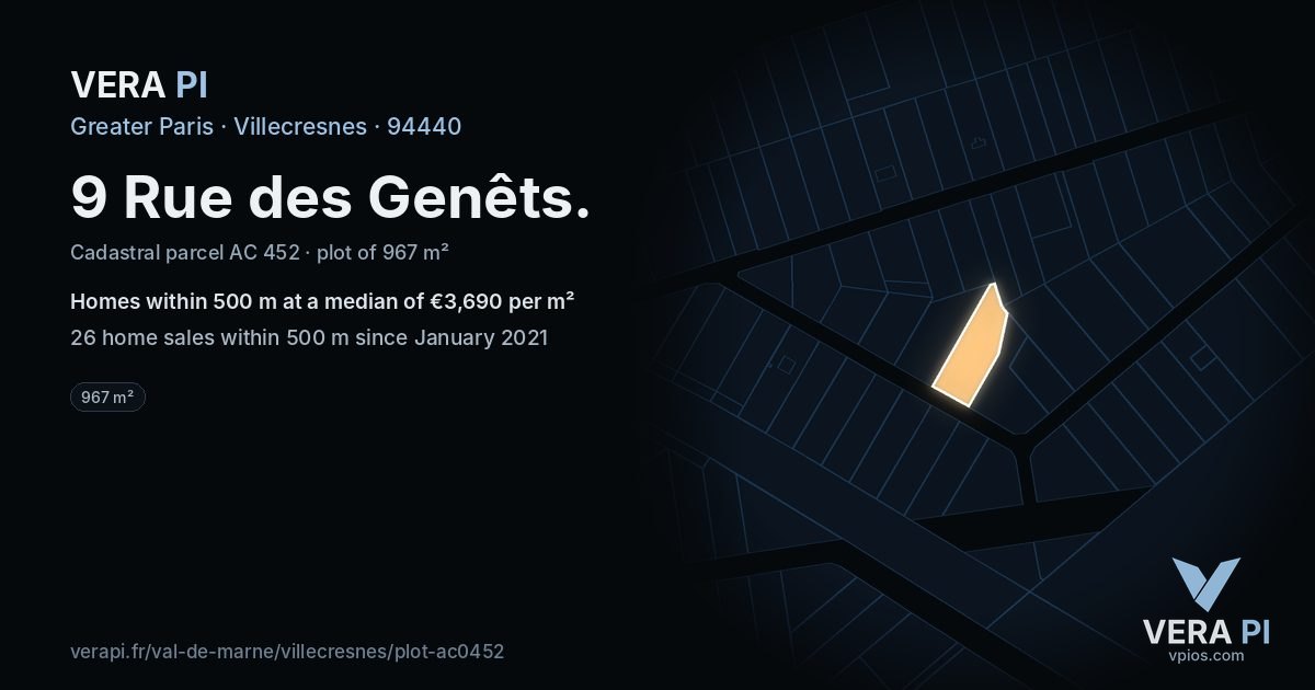 9 Rue des Genêts, Villecresnes at night – the plot lit, the parcels around coloured by the prices near them