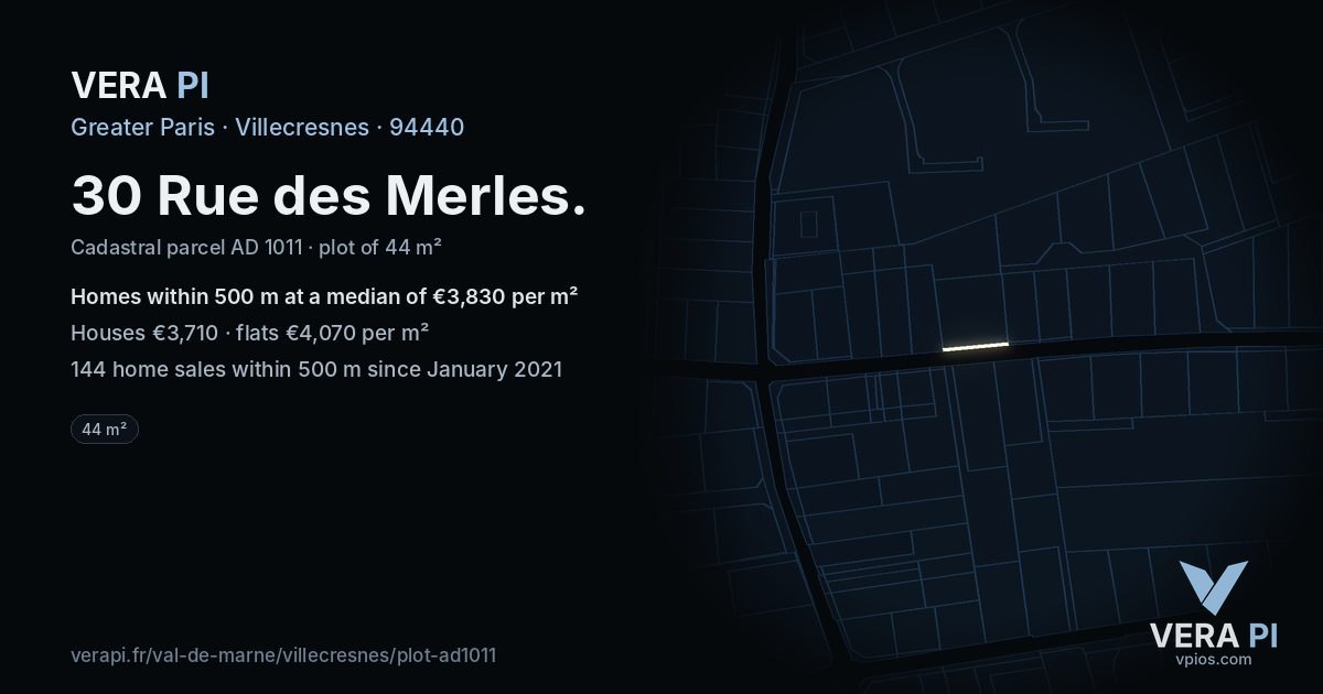 30 Rue des Merles, Villecresnes at night – the plot lit, the parcels around coloured by the prices near them