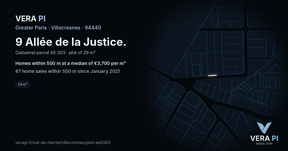 9 Allée de la Justice, Villecresnes at night – the plot lit, the parcels around coloured by the prices near them