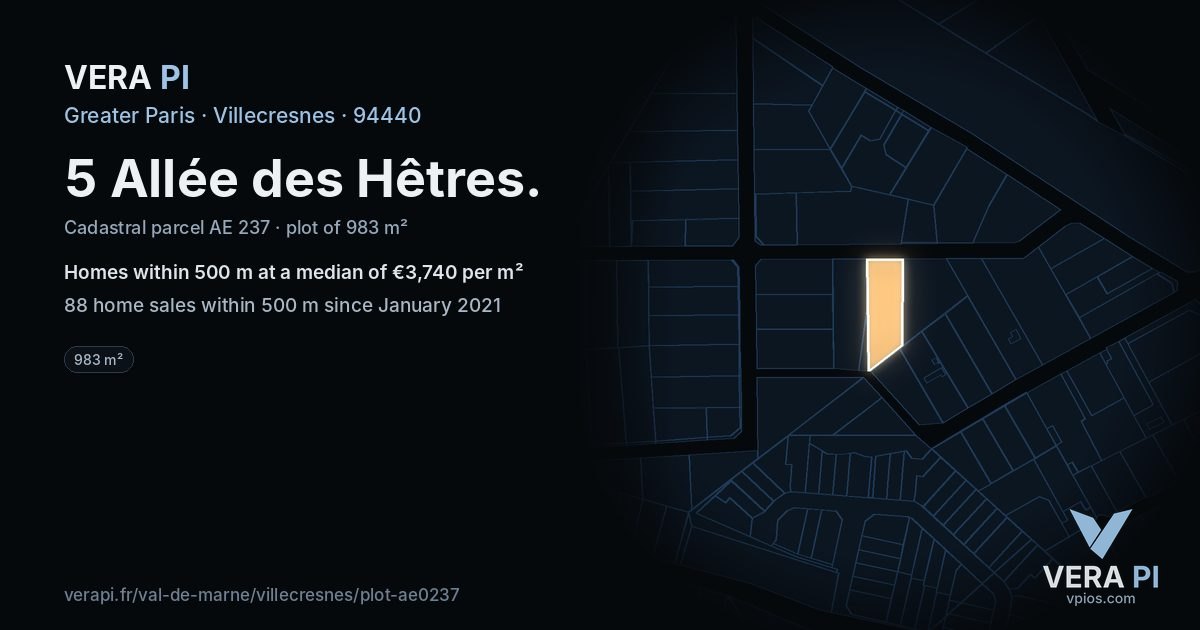 5 Allée des Hêtres, Villecresnes at night – the plot lit, the parcels around coloured by the prices near them