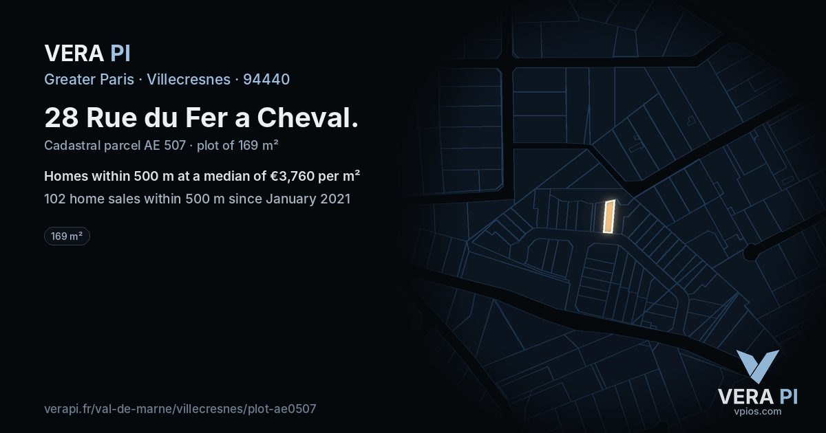 28 Rue du Fer a Cheval, Villecresnes at night – the plot lit, the parcels around coloured by the prices near them