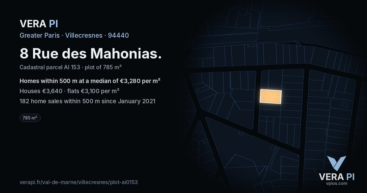 8 Rue des Mahonias, Villecresnes at night – the plot lit, the parcels around coloured by the prices near them