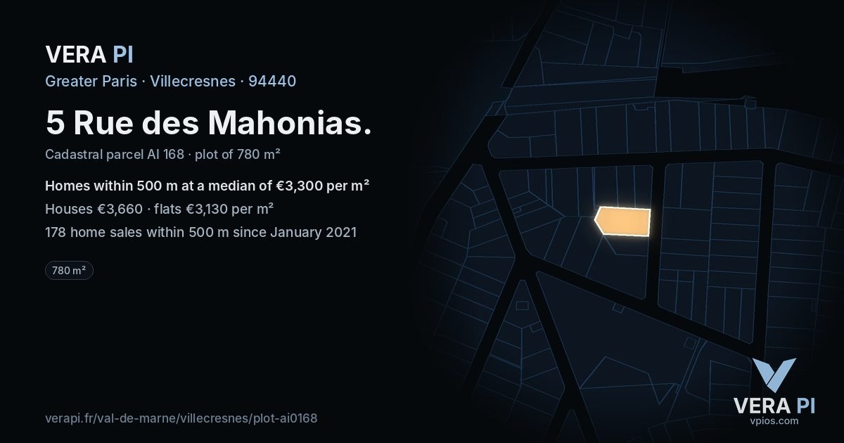 5 Rue des Mahonias, Villecresnes at night – the plot lit, the parcels around coloured by the prices near them