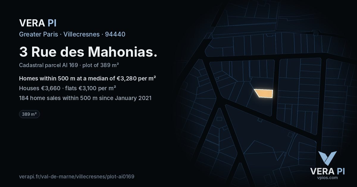 3 Rue des Mahonias, Villecresnes at night – the plot lit, the parcels around coloured by the prices near them