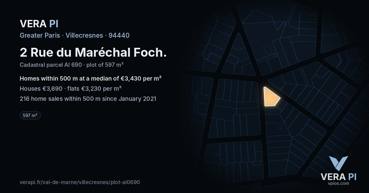 2 Rue du Maréchal Foch, Villecresnes at night – the plot lit, the parcels around coloured by the prices near them