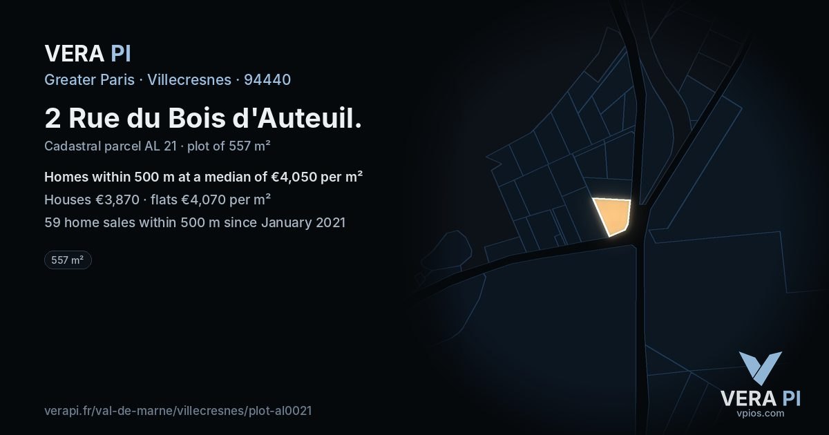 2 Rue du Bois d'Auteuil, Villecresnes at night – the plot lit, the parcels around coloured by the prices near them